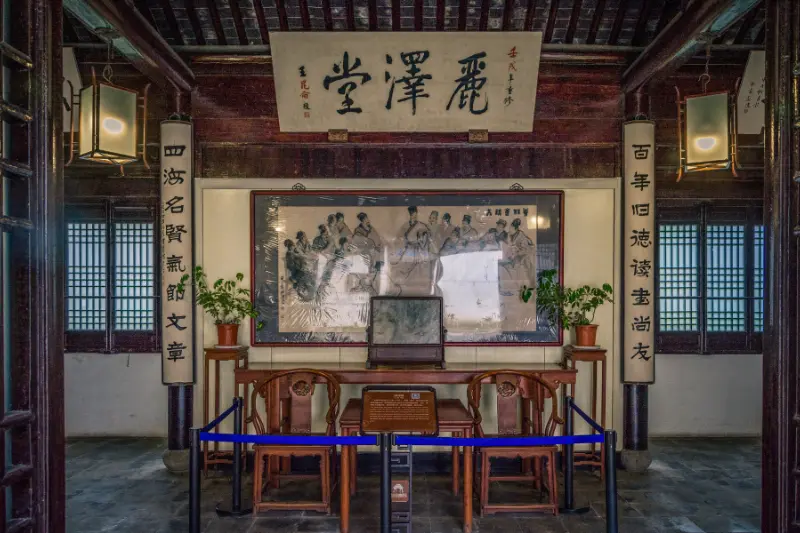 why japanese wall decor is more popular than ever